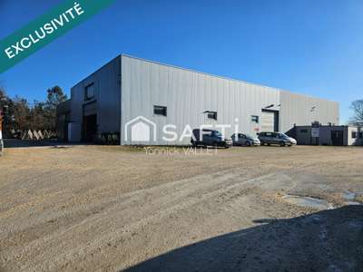 Local industriel 1440m² à vendre à Saint-Laurent 