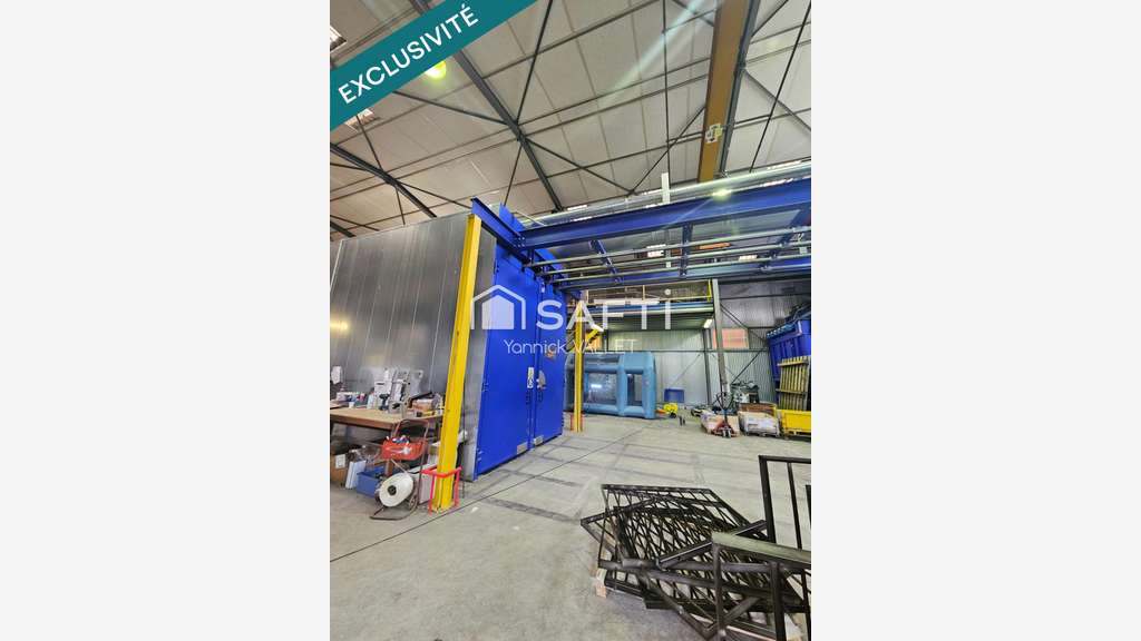 Local industriel 1440m² à vendre à Saint-Laurent 