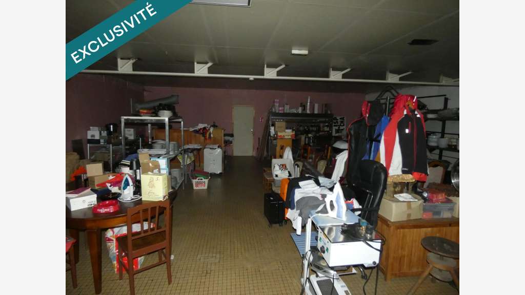 AV local commercial 2200m² centre-ville St-Loup