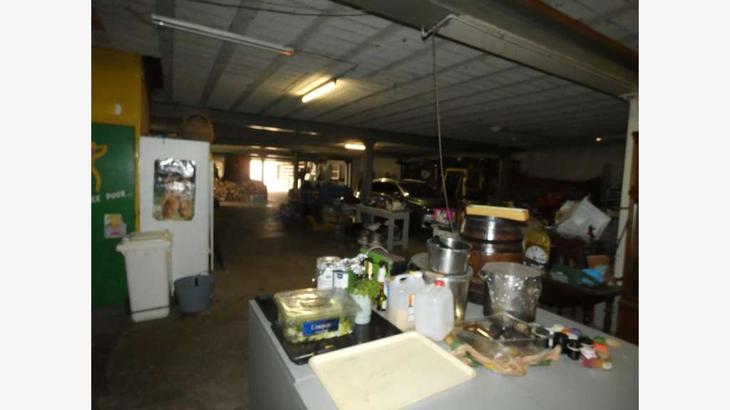 AV local commercial 2200m² centre-ville St-Loup