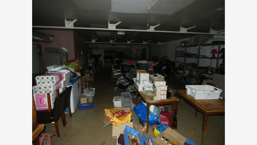 AV local commercial 2200m² centre-ville St-Loup