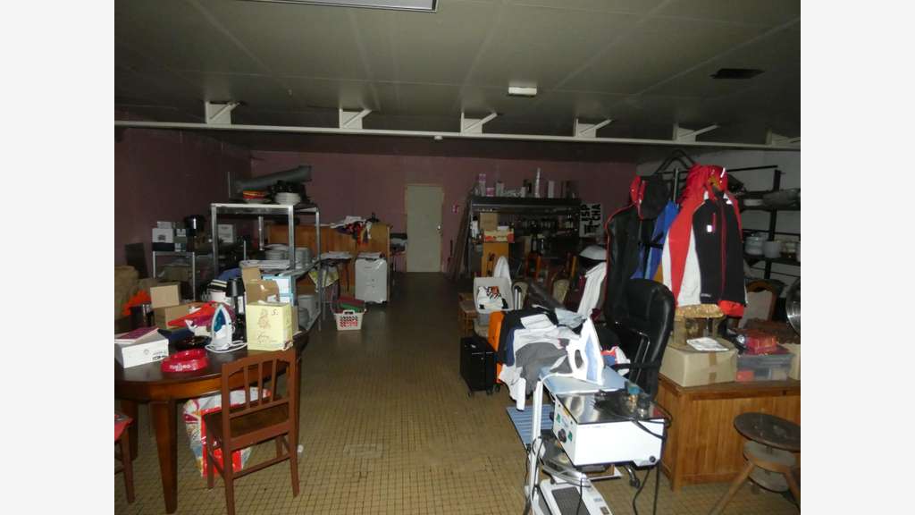 AV local commercial 2200m² centre-ville St-Loup