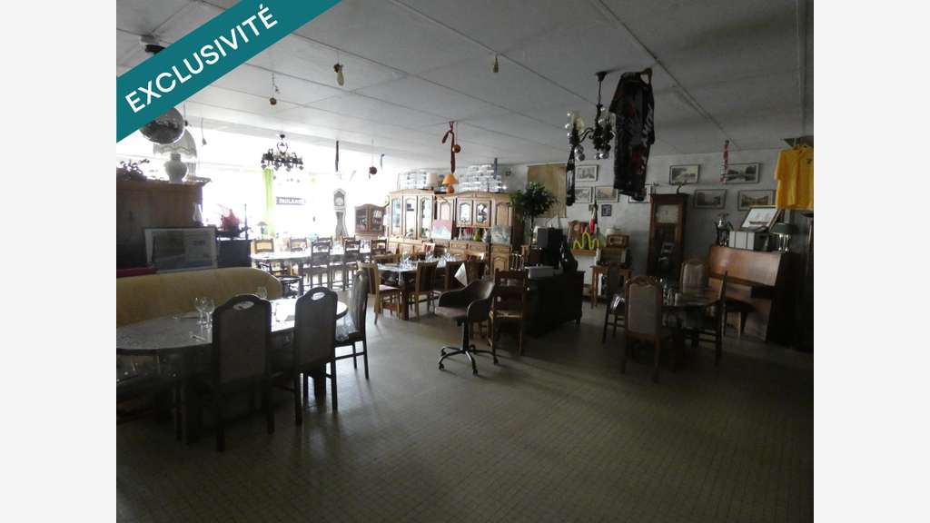 AV local commercial 2200m² centre-ville St-Loup