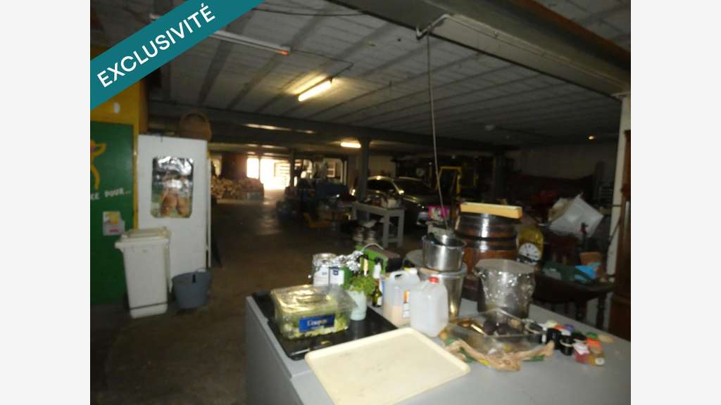 AV local commercial 2200m² centre-ville St-Loup