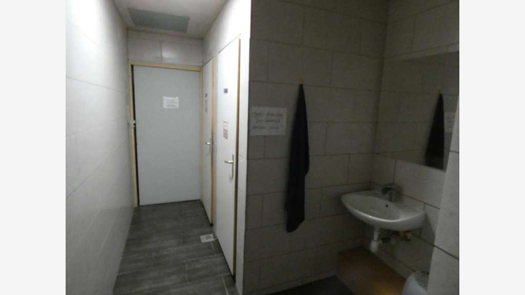 AV local commercial 2200m² centre-ville St-Loup