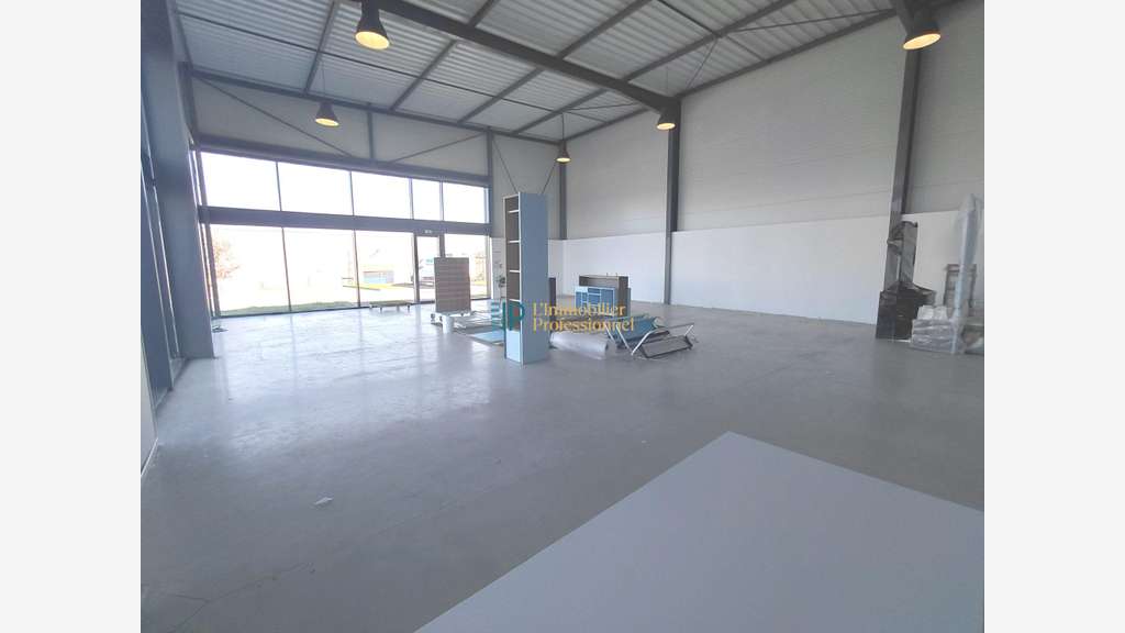 Vente local commercial 300m² à Morlaix St Martin