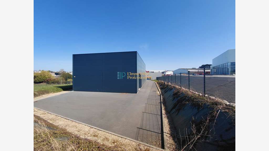 Vente local commercial 300m² à Morlaix St Martin