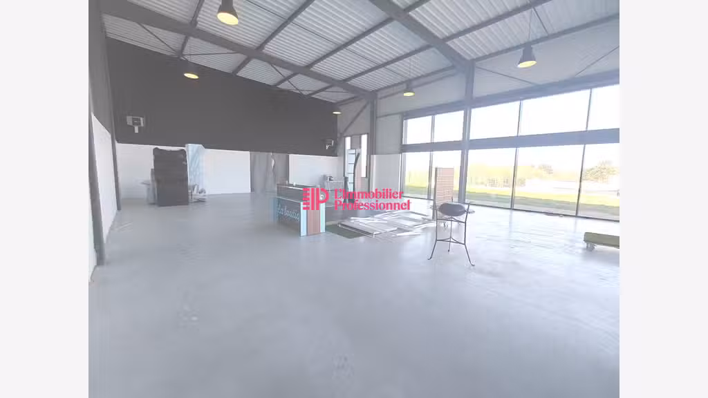 Vente local commercial 300m² à Morlaix St Martin