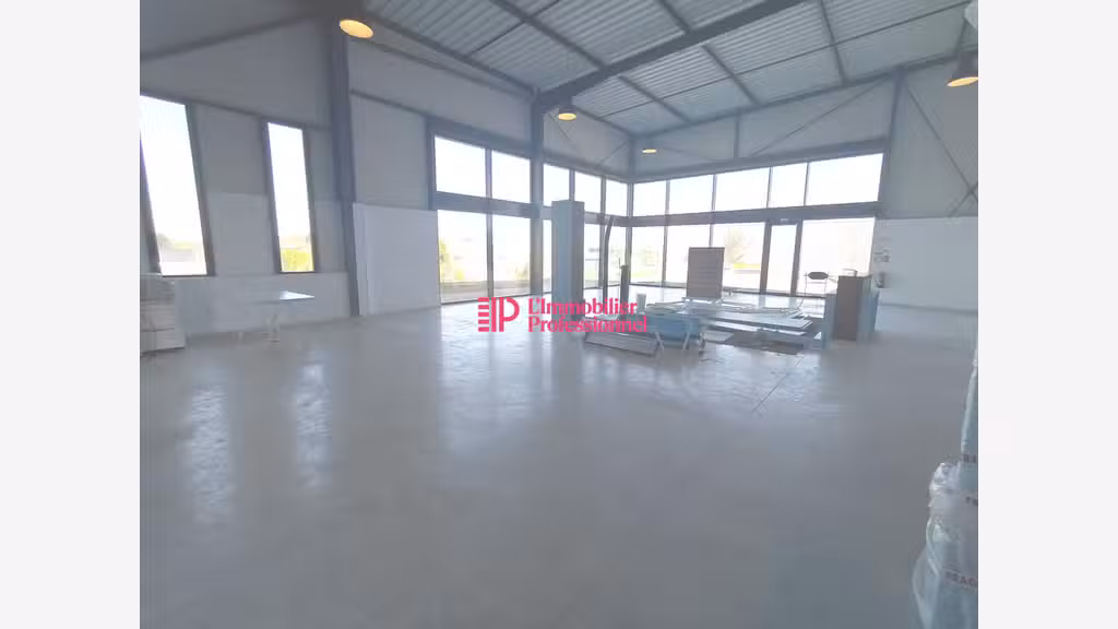 Vente local commercial 300m² à Morlaix St Martin