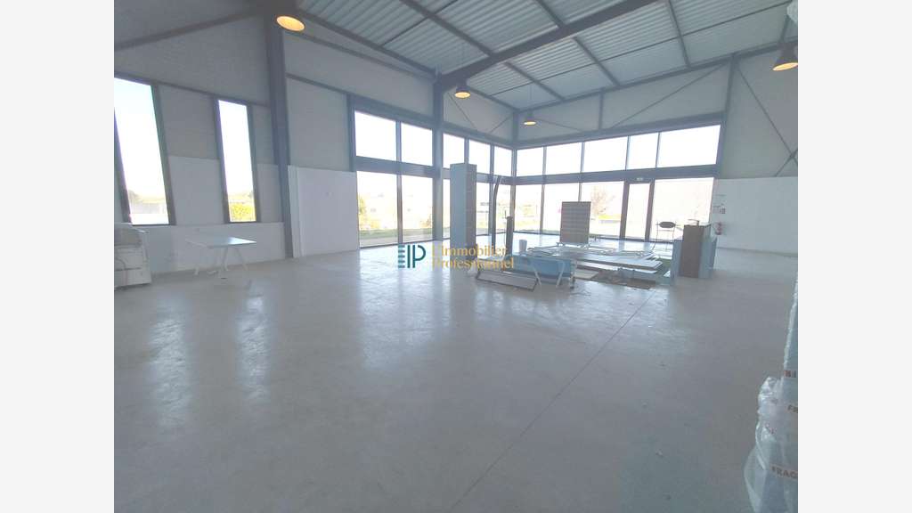 Vente local commercial 300m² à Morlaix St Martin