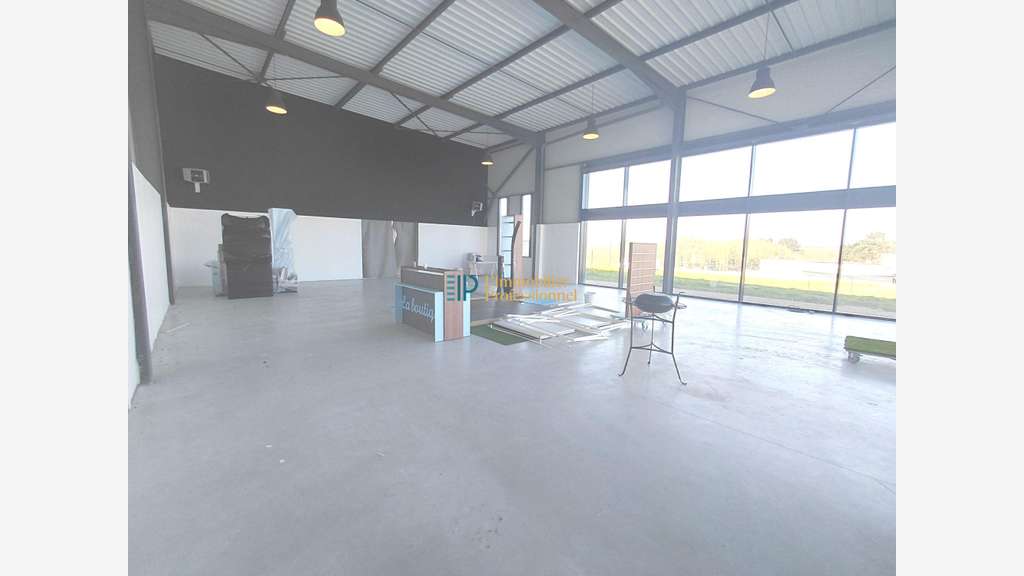 Vente local commercial 300m² à Morlaix St Martin