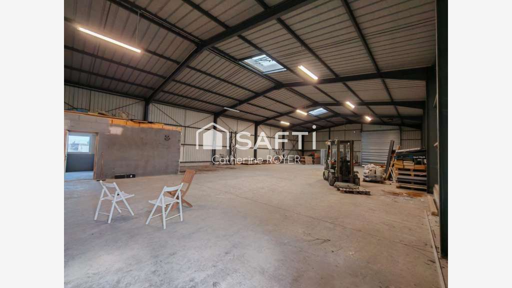 Vente local commercial 659m² à St-Martin-en-Bresse