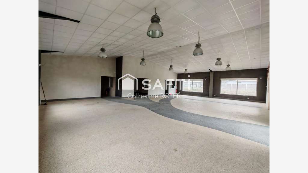 Vente local commercial 659m² à St-Martin-en-Bresse