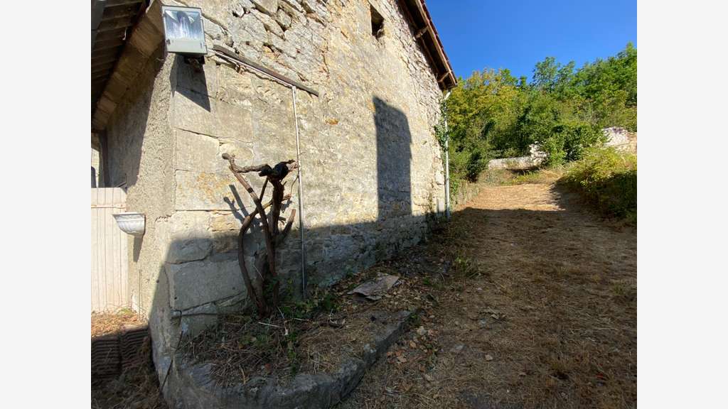 Grange en pierre à fort potentiel, cadre 