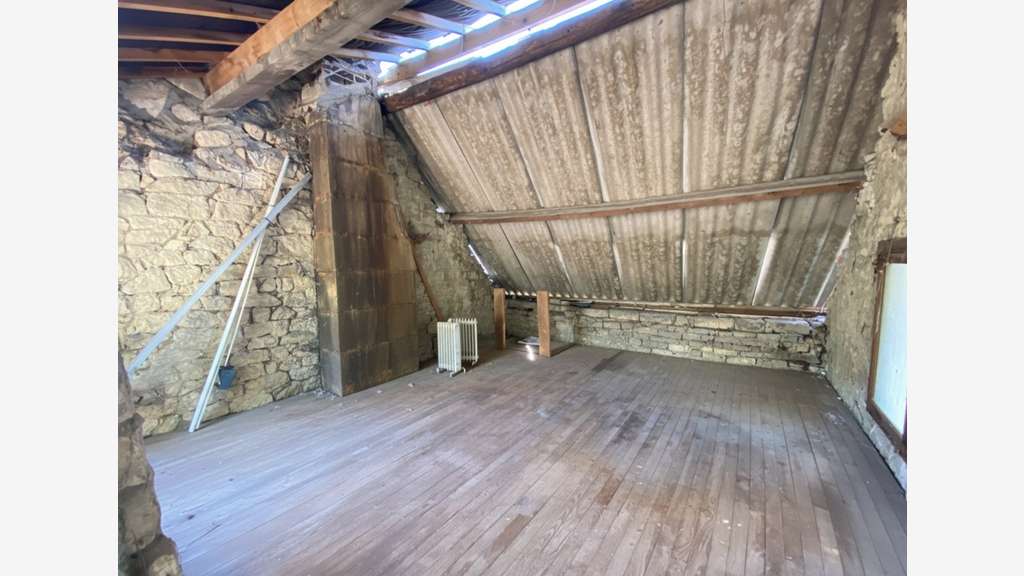 Grange en pierre à fort potentiel, cadre 