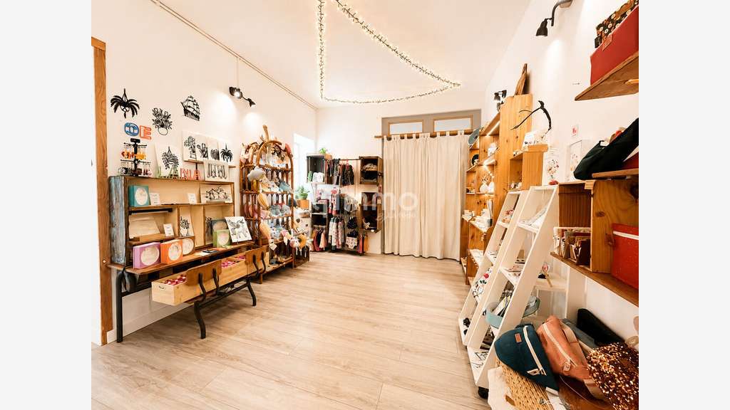 A vendre boutique de 60m² à Saint-Médard-en-Jalles