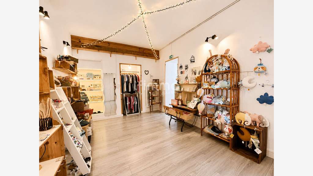 A vendre boutique de 60m² à Saint-Médard-en-Jalles