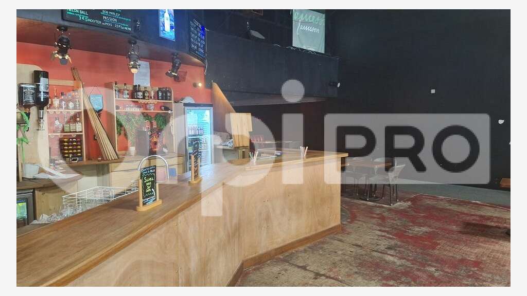 Local commercial 632m² à vendre à Saint-Nazaire