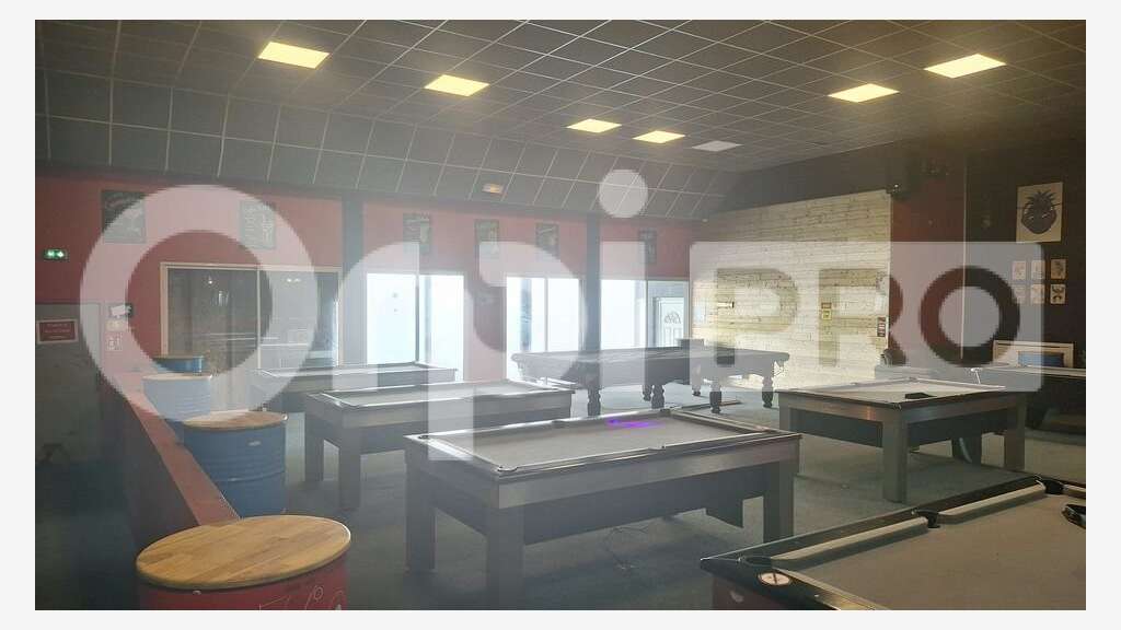 Local commercial 632m² à vendre à Saint-Nazaire