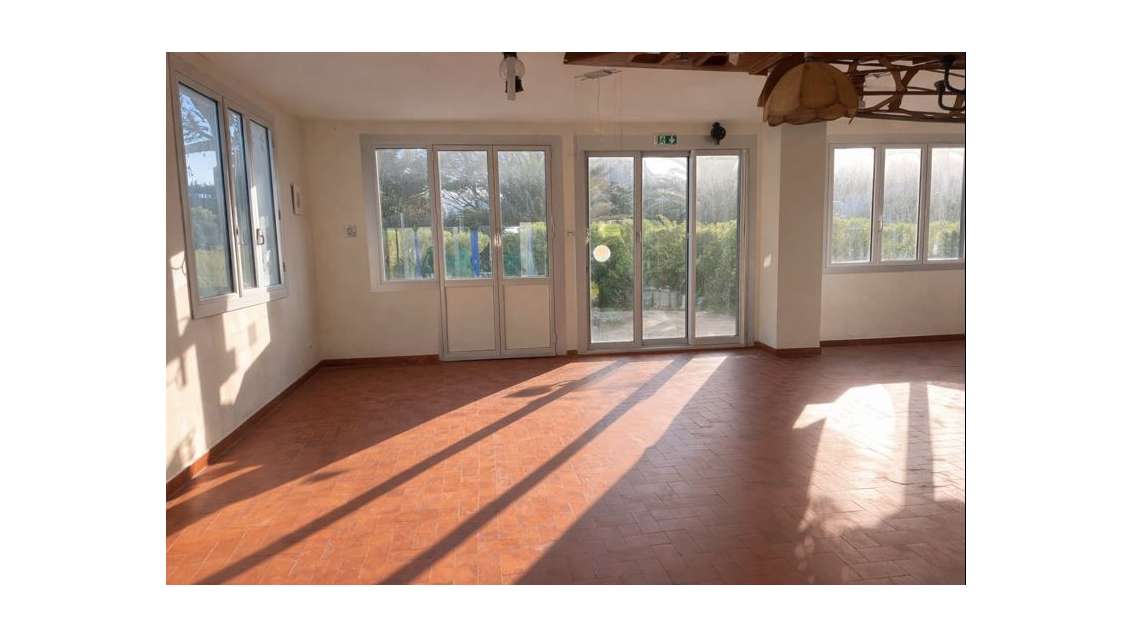 A vendre local 60m² + extérieur St-Pierre-Quiberon