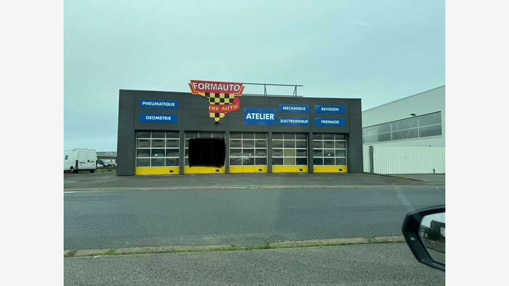 Locaux à vendre à Saint-Pol-de-Léon ZA Kervent