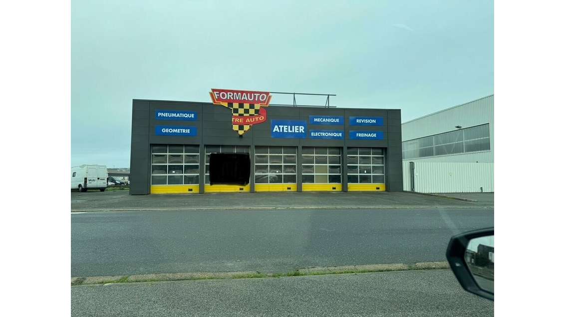 Locaux à vendre à Saint-Pol-de-Léon ZA Kervent