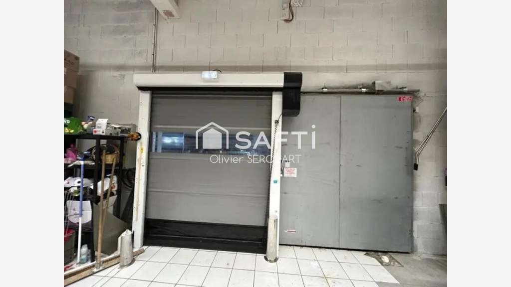AV ensemble commercial de 1504m² à Saint-Quentin