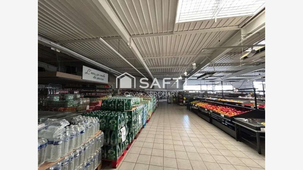 AV ensemble commercial de 1504m² à Saint-Quentin