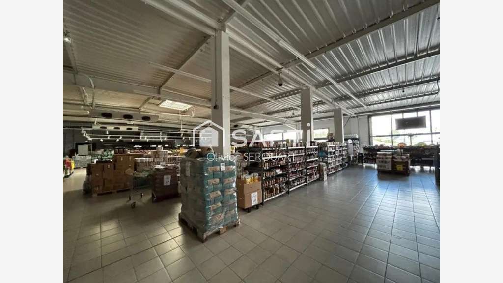 AV ensemble commercial de 1504m² à Saint-Quentin