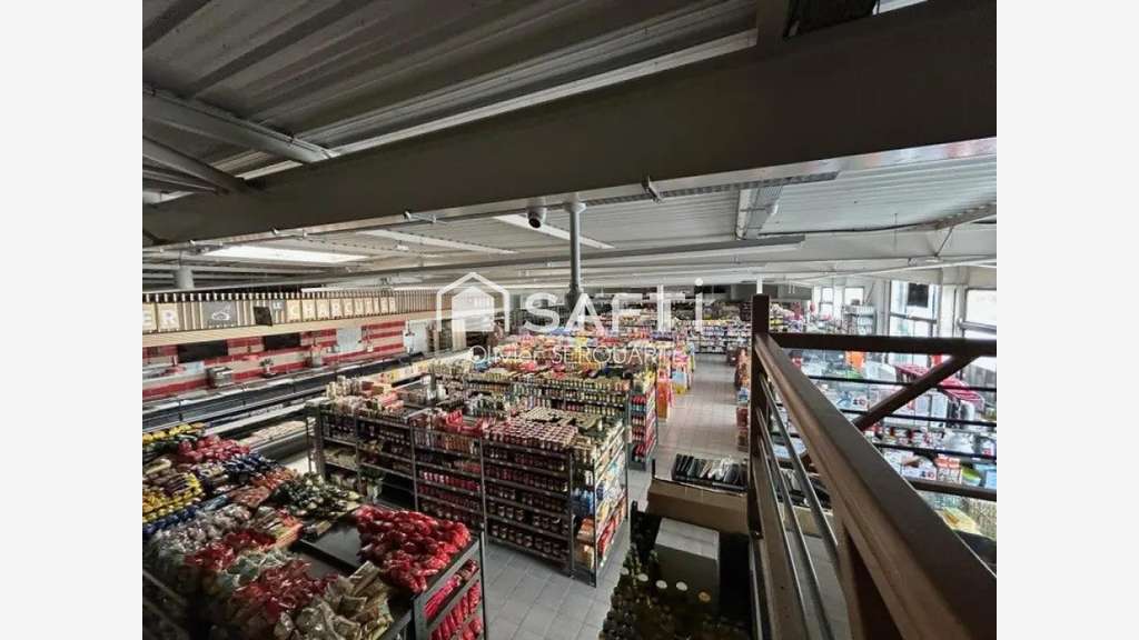 AV ensemble commercial de 1504m² à Saint-Quentin