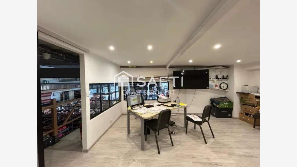 AV ensemble commercial de 1504m² à Saint-Quentin