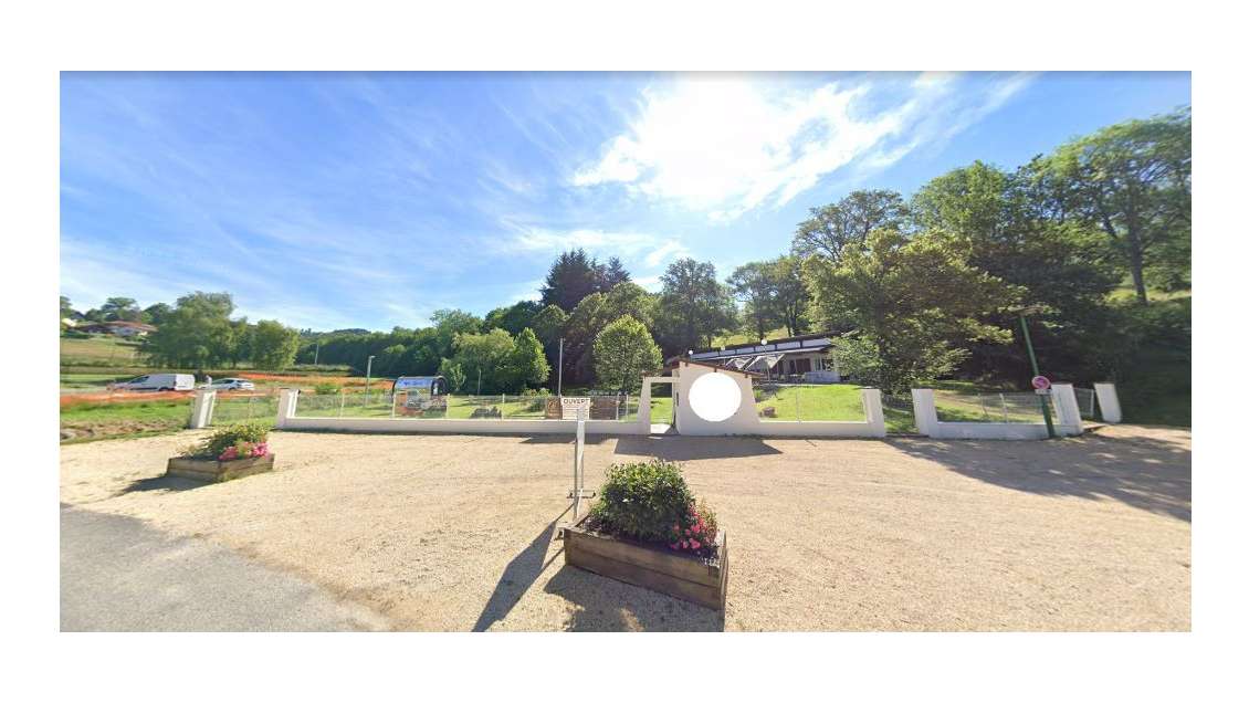 A vendre murs professionnels avec terrain à Thiers