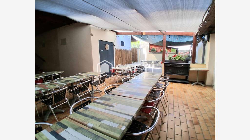 Restaurant - traiteur et son appartement