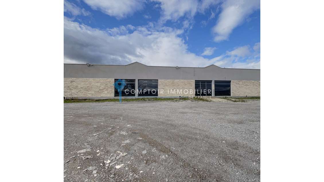 460m² lots1+2 local empl stratégique St-Sernin