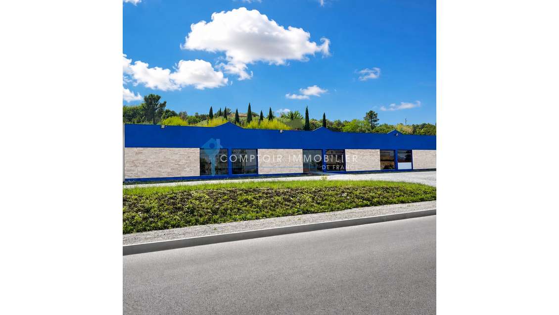 Opportunité commerciale - Local / showroom 698m² -