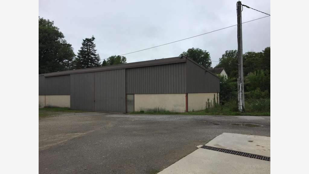Hangar commercial très bon état et fonctionnel