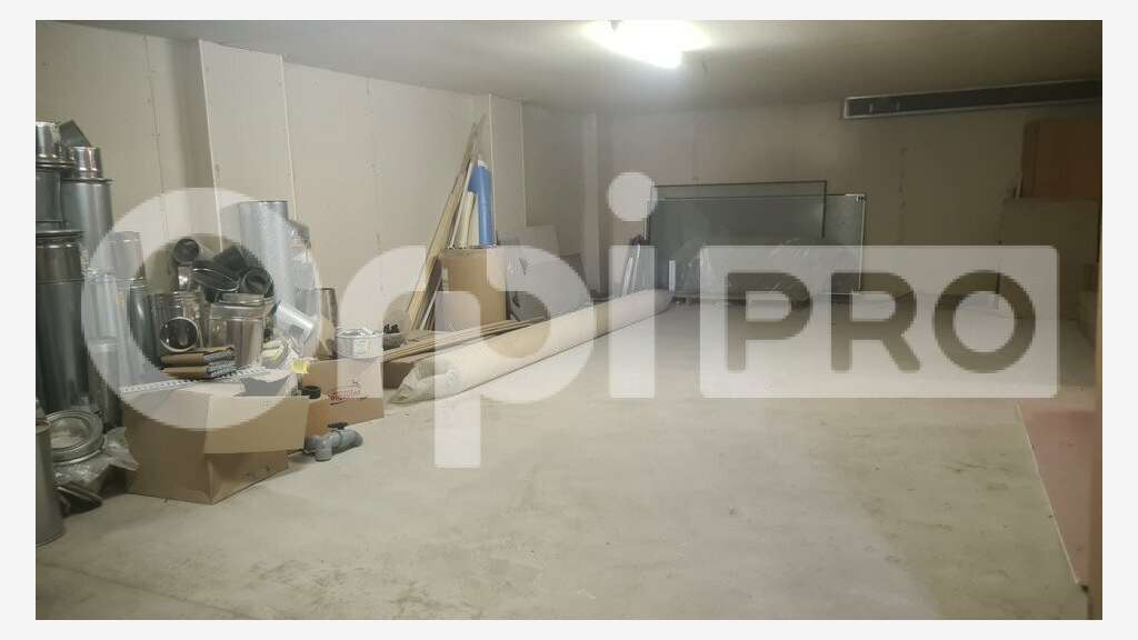 Local professionnel 420m² à vendre à Saint-Victor