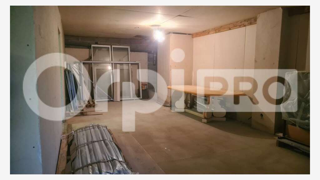 Local professionnel 420m² à vendre à Saint-Victor