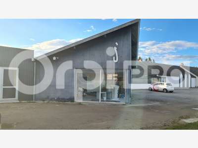 Local professionnel 420m² à vendre à Saint-Victor