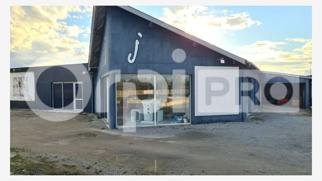 Local professionnel 420m² à vendre à Saint-Victor