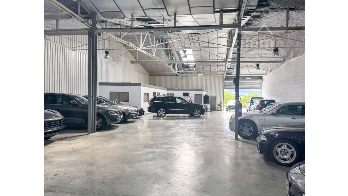 Local artisanal 611m² à Saint-Vincent-de-Mercuze