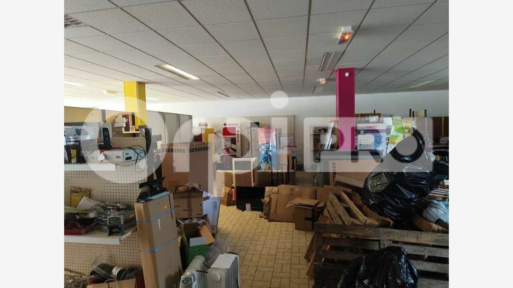 Beau local 840m² à vendre à Saint-Yrieix-la-Perche