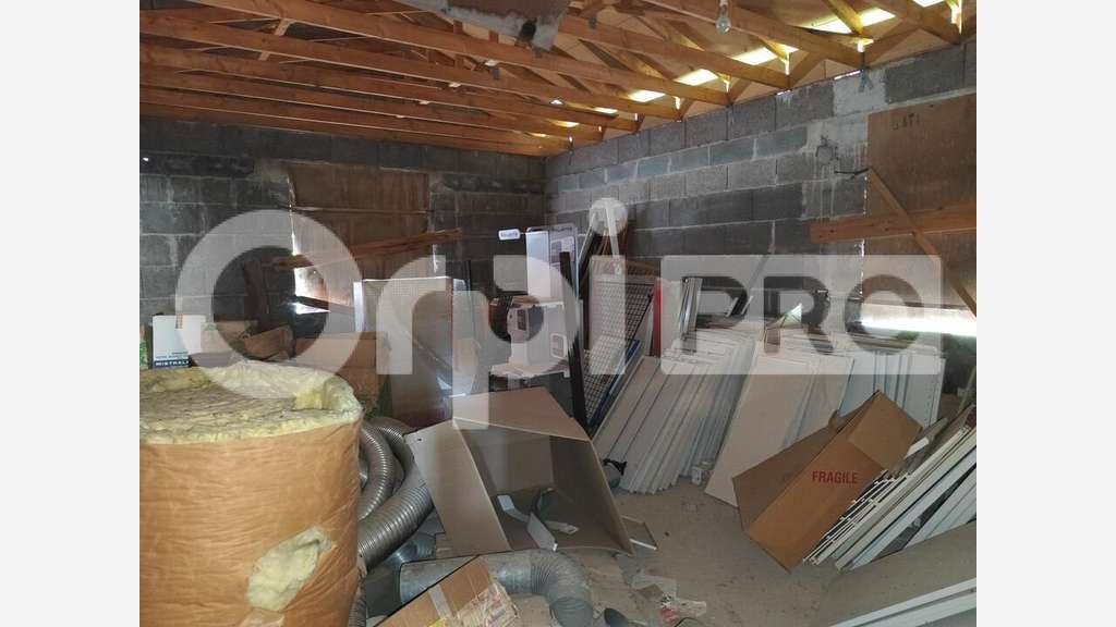 Beau local 840m² à vendre à Saint-Yrieix-la-Perche