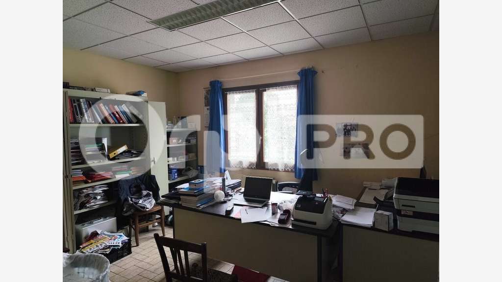 Beau local 840m² à vendre à Saint-Yrieix-la-Perche