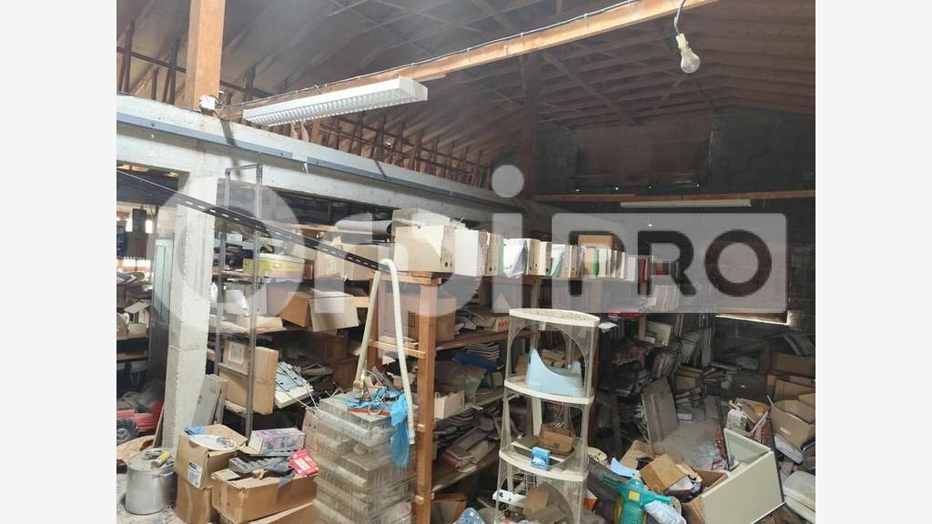 Beau local 840m² à vendre à Saint-Yrieix-la-Perche