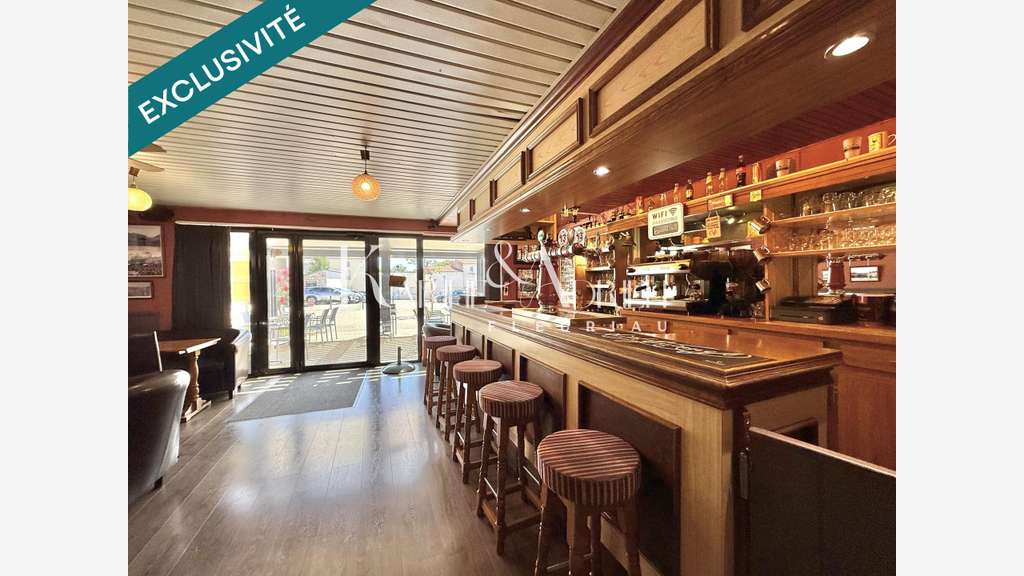 Vente immeuble 167m² avec commerce Sainte-Hermine