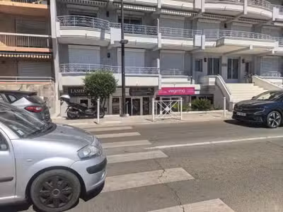 A vendre Sainte-Maxime, front de mer, local 94 m2