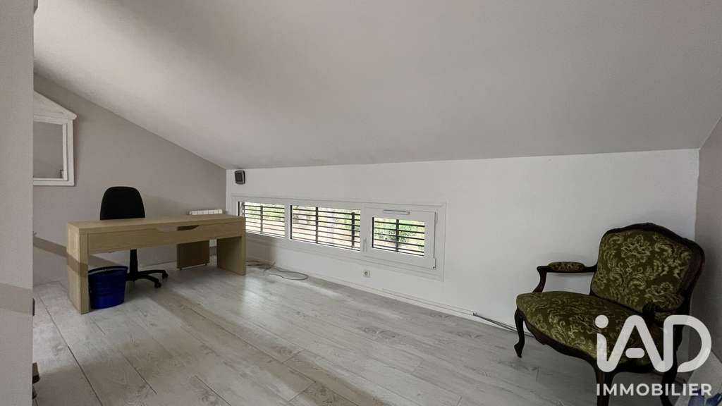 Vente murs 56m² empl recherché à Santeny
