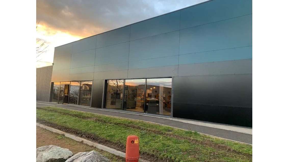 AV local commercial 235m² + mezzanine à Savigneux