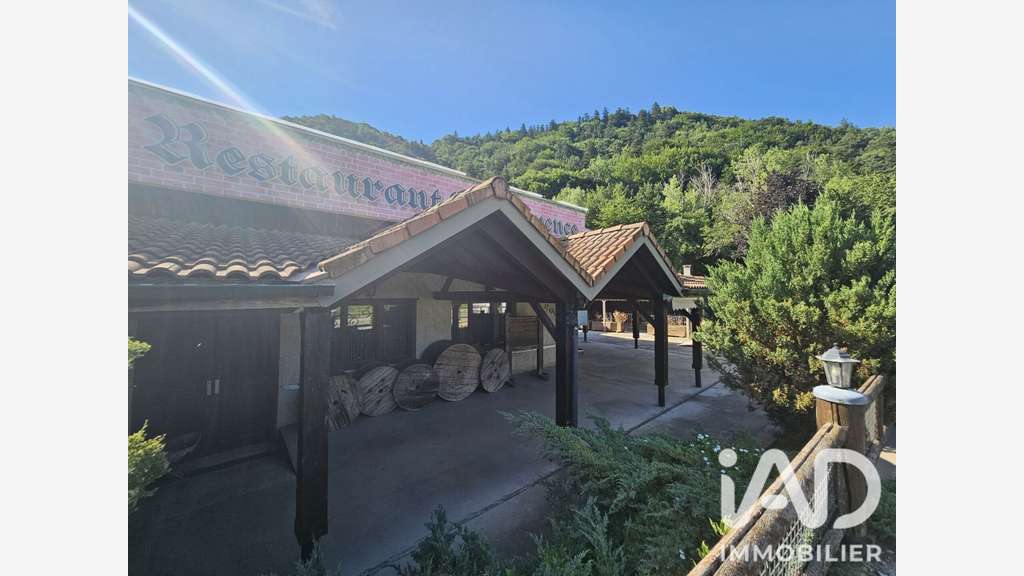 Vente ensemble commercial 300m² à Savines-le-Lac